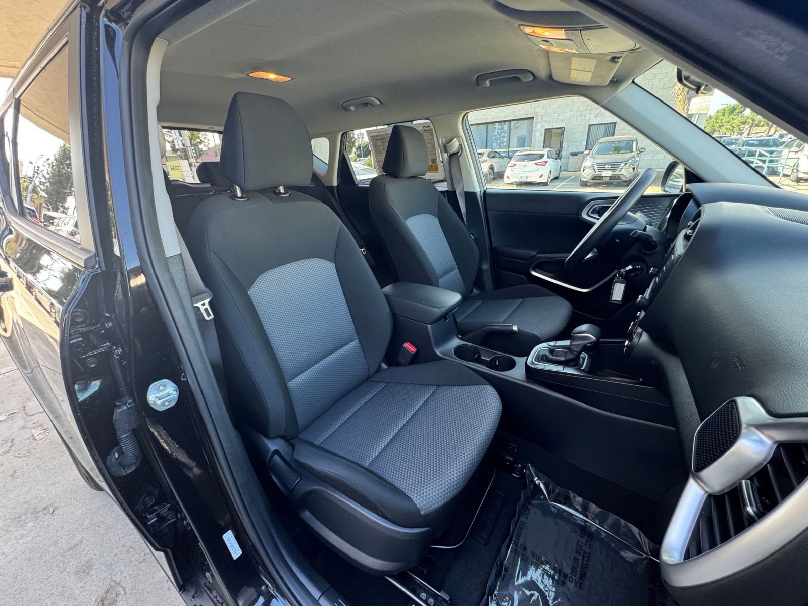 Used 2025 Kia Soul LX w/ LX Technology Package FWD image 34