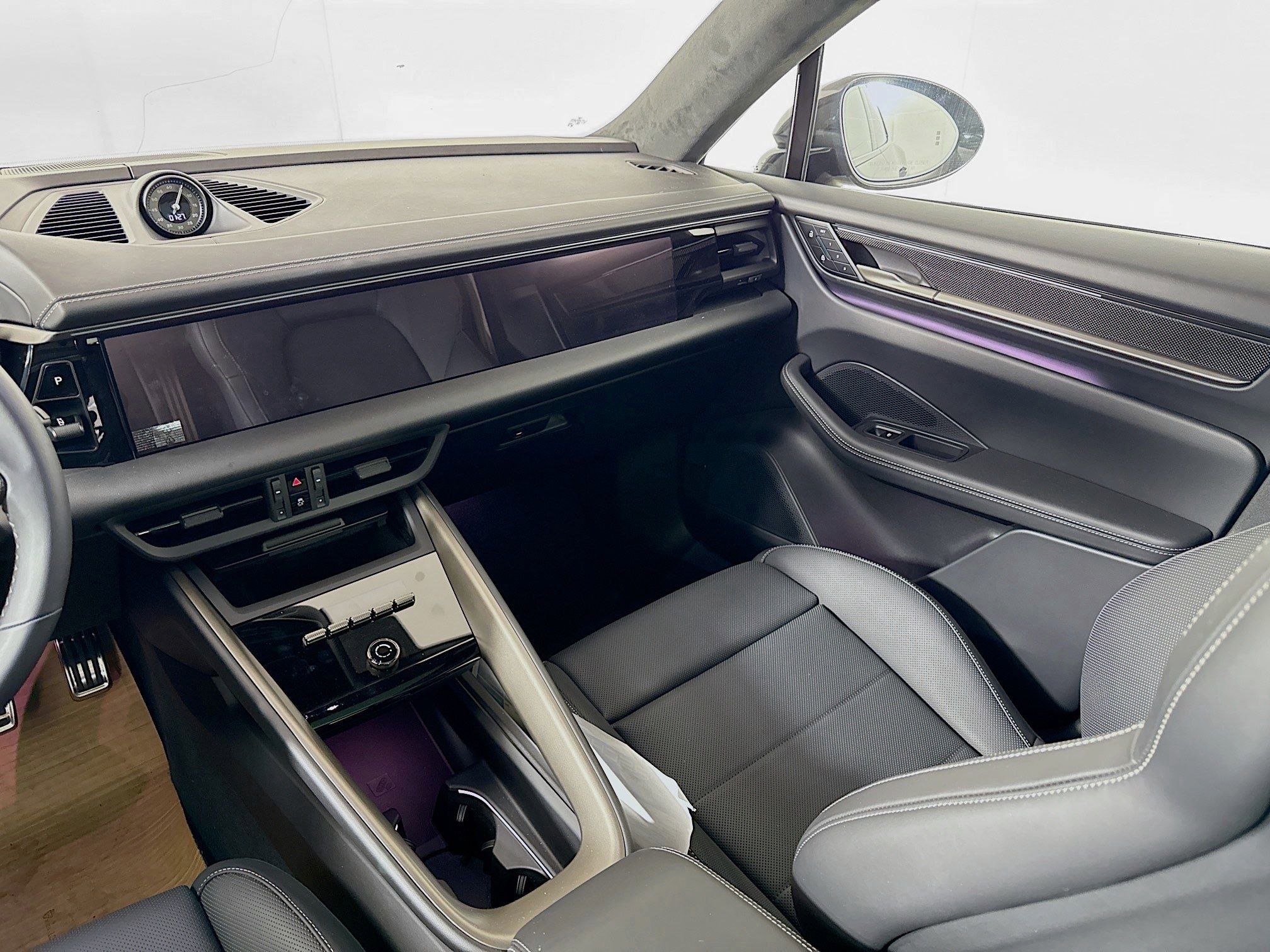 Certified 2024 Porsche Macan Turbo Electric image 16