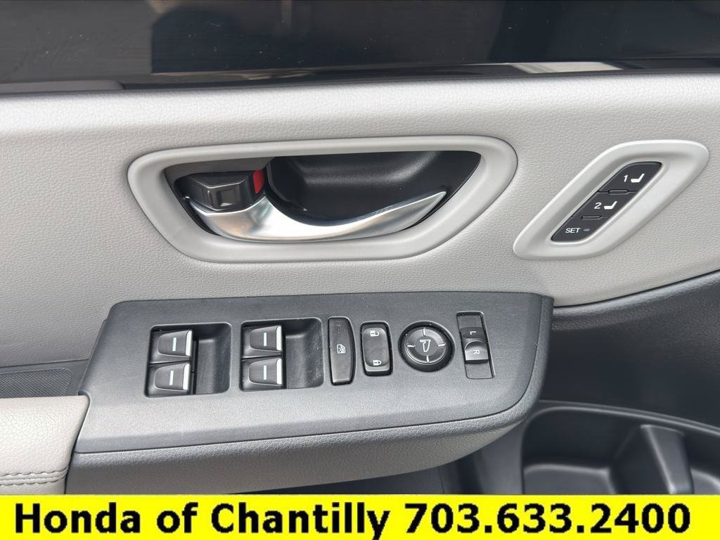 Certified 2025 Honda Pilot Touring image 21