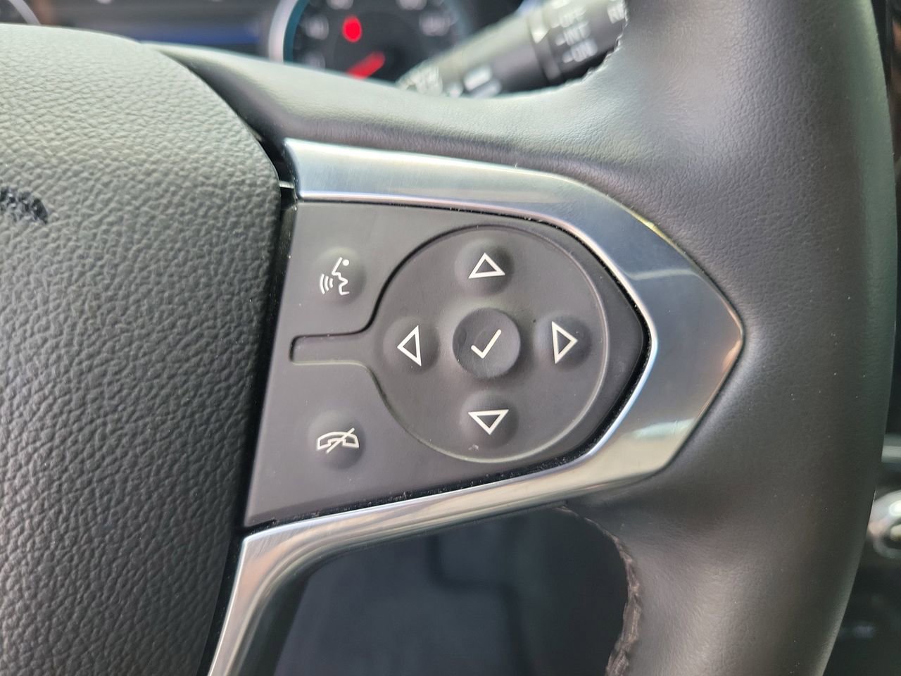 Used 2023 Chevrolet Traverse RS FWD image 21