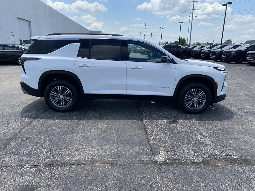 New 2025 Chevrolet Traverse LT image 8