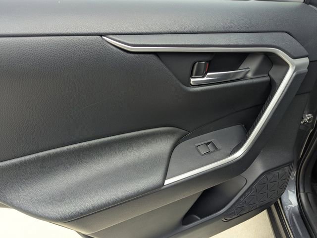 Used 2019 Toyota RAV4 XLE w/ Convenience Package image 9
