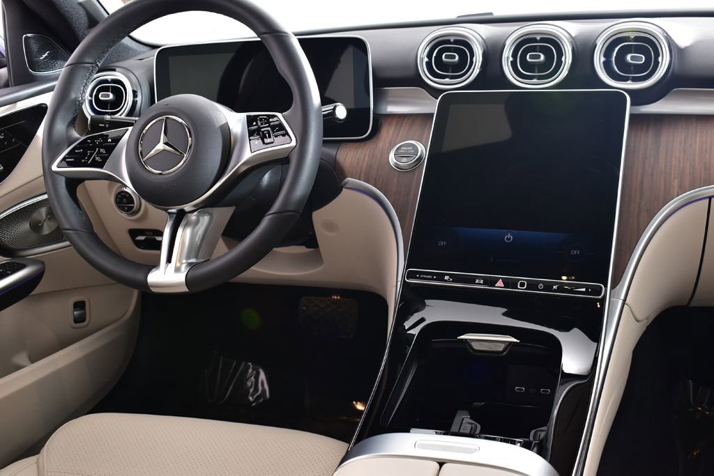 Used 2025 Mercedes-Benz C 300 4MATIC Sedan image 18