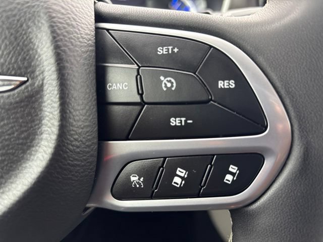 Used 2024 Chrysler Pacifica Limited FWD image 18