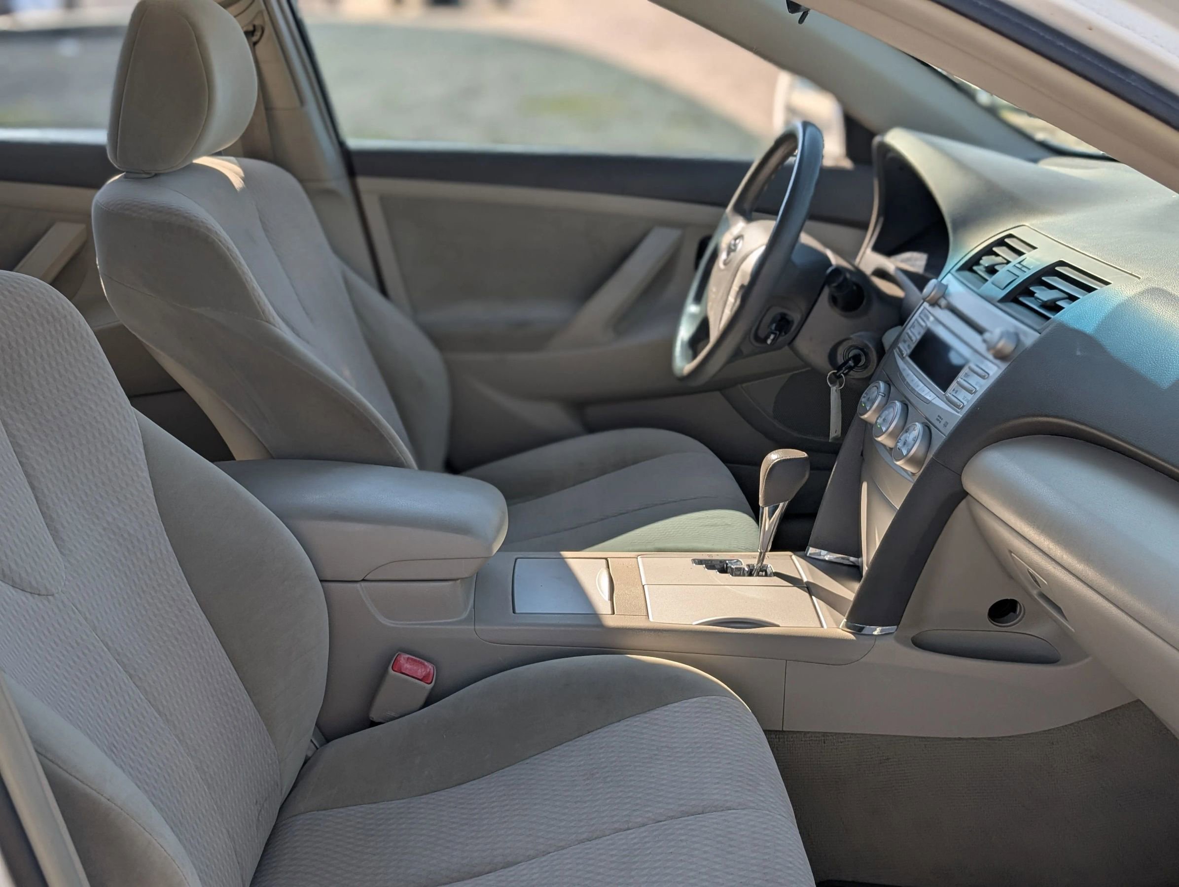 Used 2010 Toyota Camry LE image 14