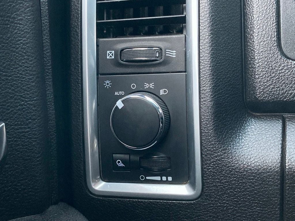 Used 2024 RAM 1500 Warlock RWD image 13