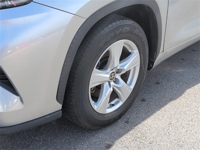 Used 2021 Toyota Highlander LE image 31