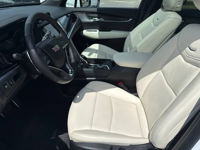 Used 2025 Cadillac XT6 Sport w/ LPO, Floor Liner Package AWD/4WD image 24