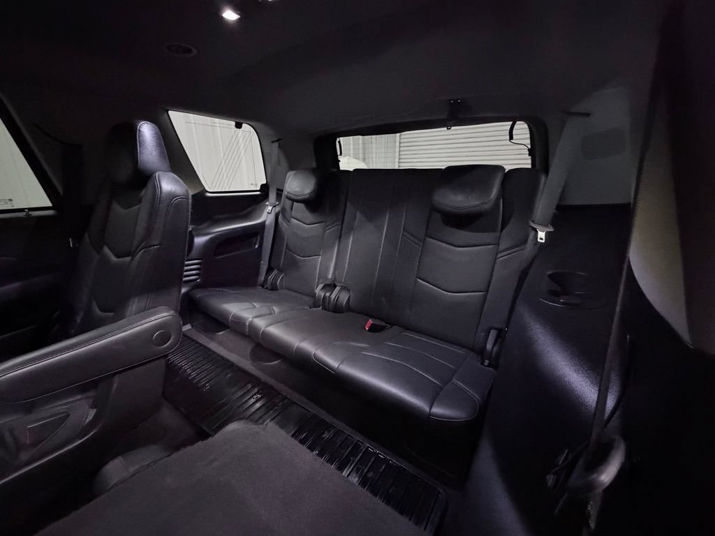 Used 2020 Cadillac Escalade Luxury w/ LPO, Radiant Package AWD/4WD image 30