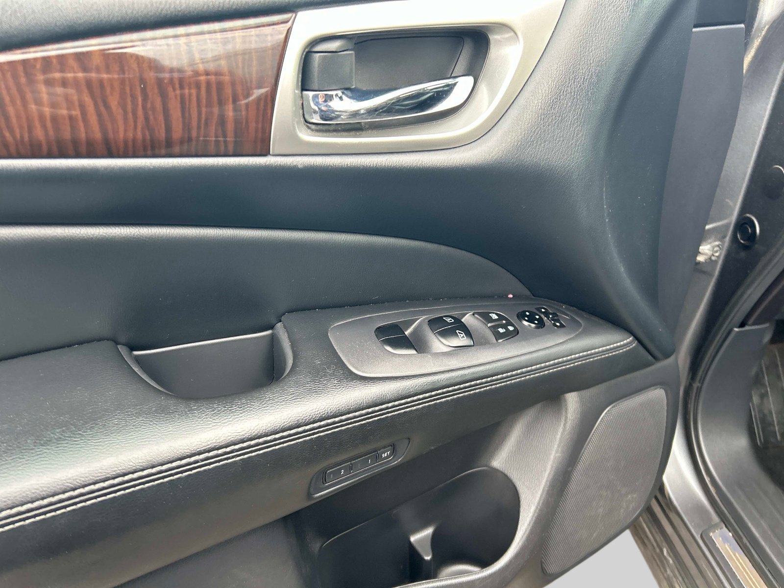 Used 2015 Nissan Pathfinder SL image 20