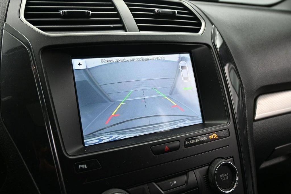 Used 2019 Ford Explorer XLT w/ Equipment Group 202A FWD image 14