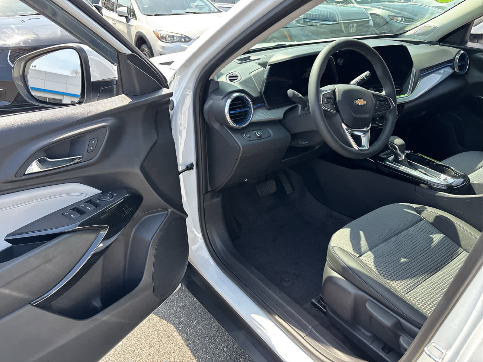 Certified 2024 Chevrolet Trax LT w/ Driver Confidence Package image 8