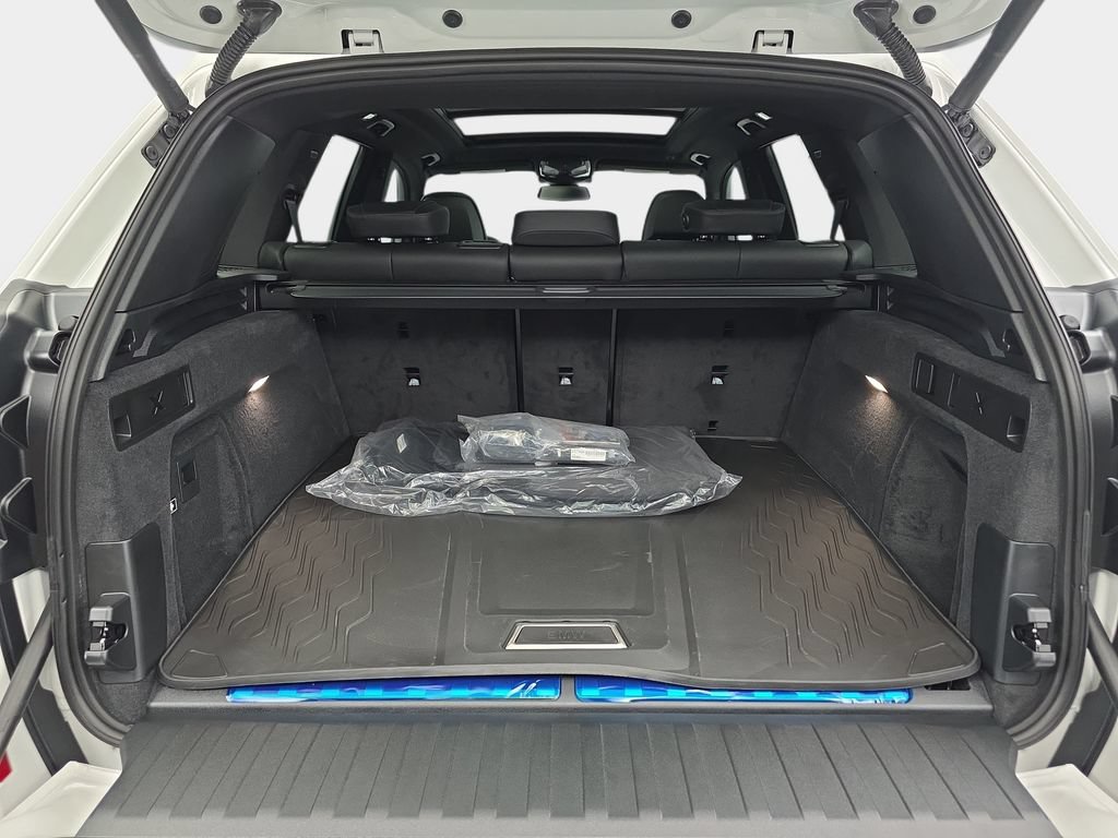 New 2026 BMW X5 xDrive50e w/ M Sport Package AWD/4WD image 12