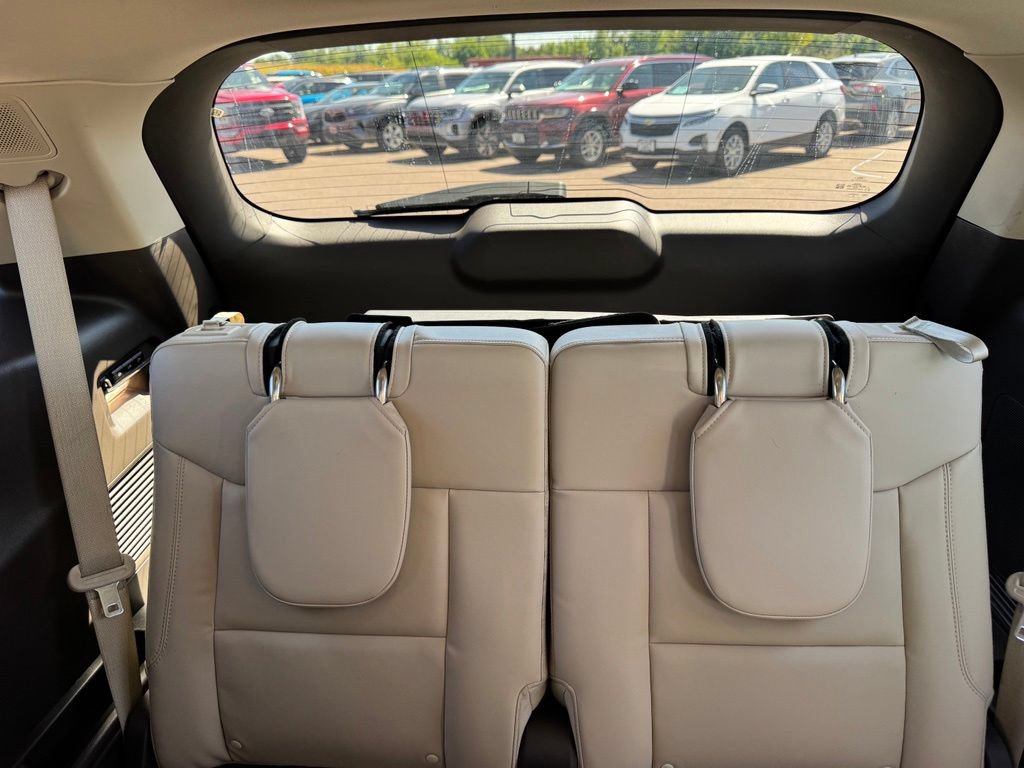 Used 2023 Ford Explorer Platinum w/ Technology Package AWD/4WD image 17