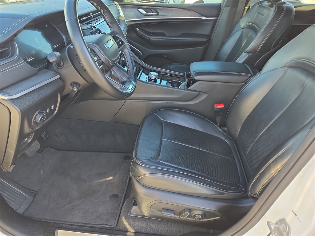 Used 2022 Jeep Grand Cherokee Overland image 16