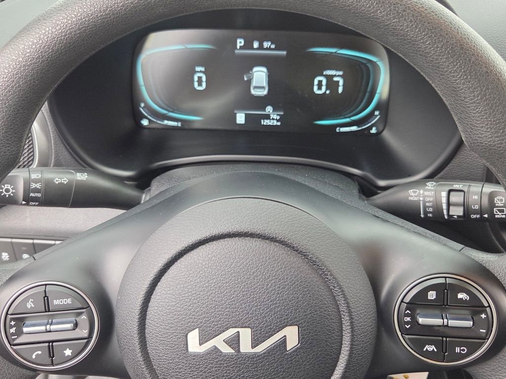Used 2025 Kia Soul LX w/ LX Technology Package image 22
