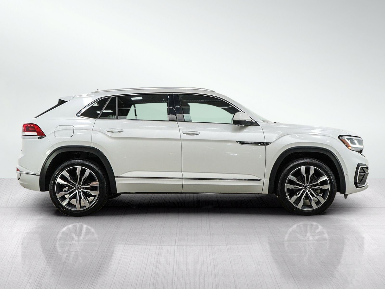 Used 2023 Volkswagen Atlas Cross Sport SEL Premium R-Line AWD/4WD image 7