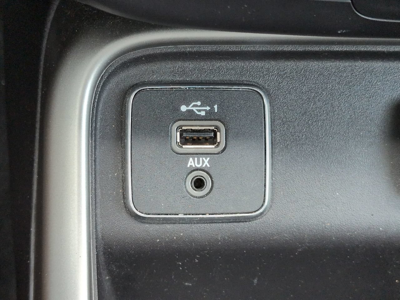 Used 2019 Jeep Compass Latitude FWD image 21