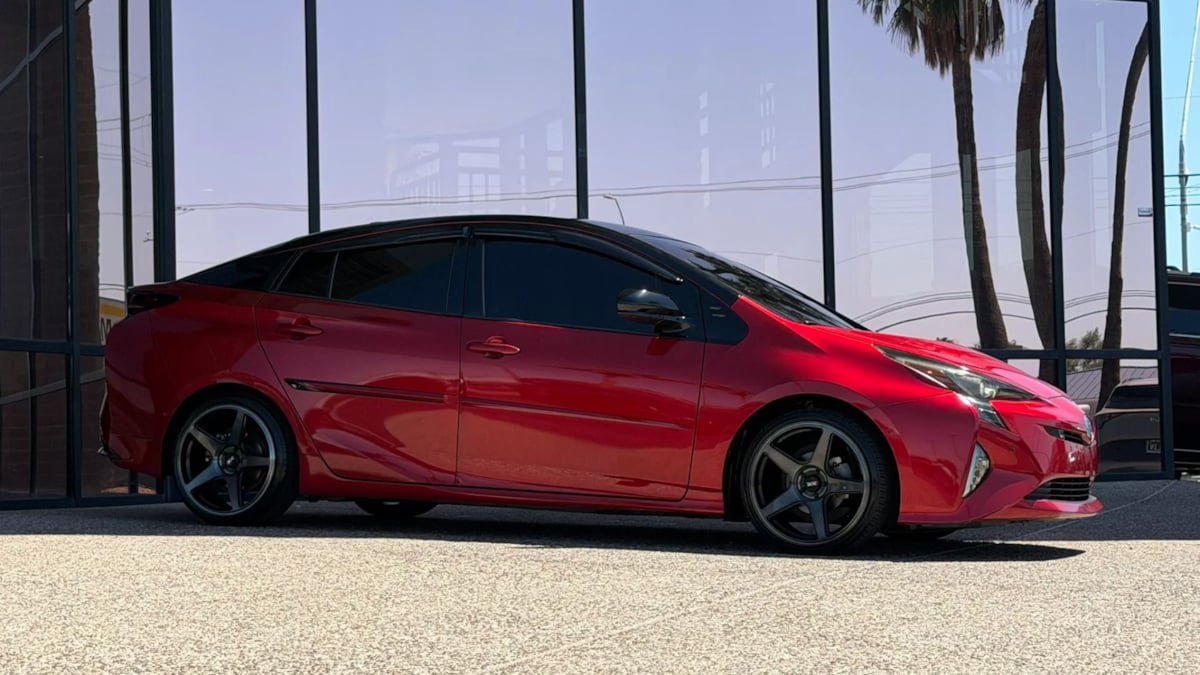 Used 2017 Toyota Prius Four Touring w/ Premium Convenience Package FWD image 19