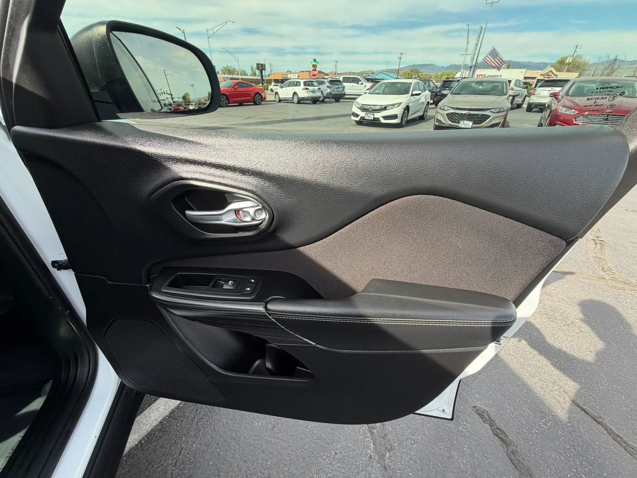 Used 2015 Jeep Cherokee Sport image 14