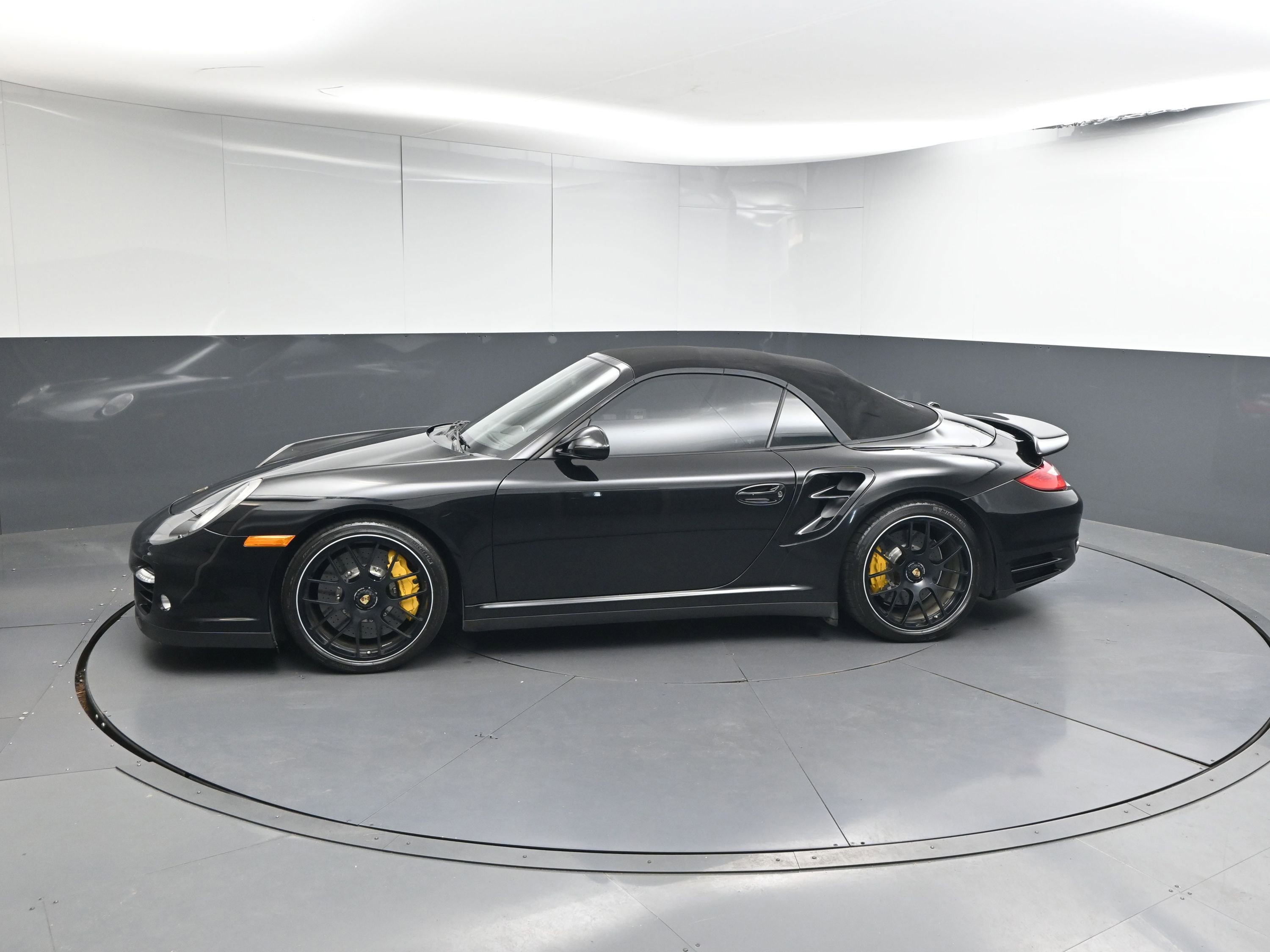 Used 2011 Porsche 911 Turbo S image 2