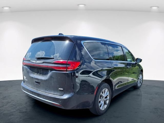 Used 2024 Chrysler Pacifica Touring-L w/ Uconnect Theater Family Group AWD/4WD image 10
