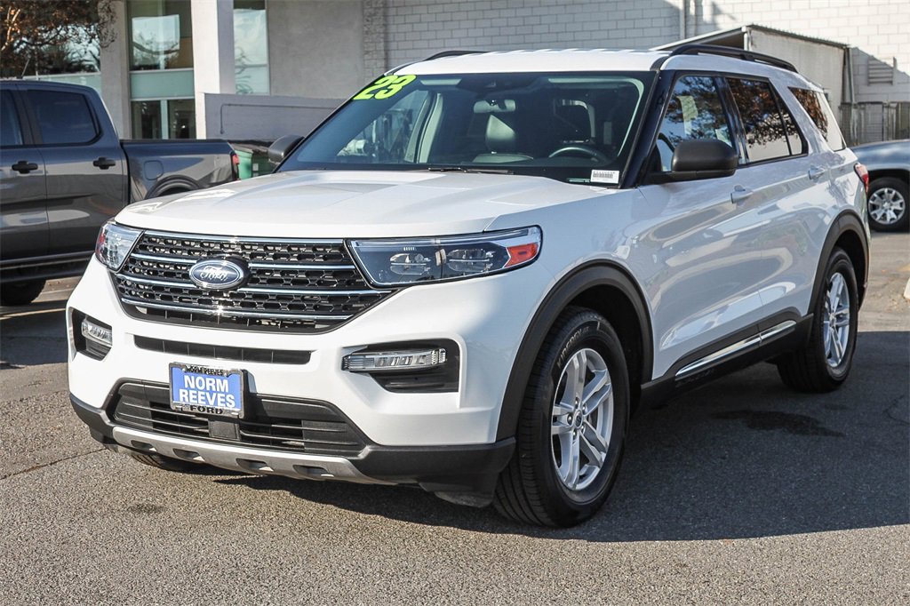 Used 2023 Ford Explorer XLT w/ Equipment Group 202A image 3