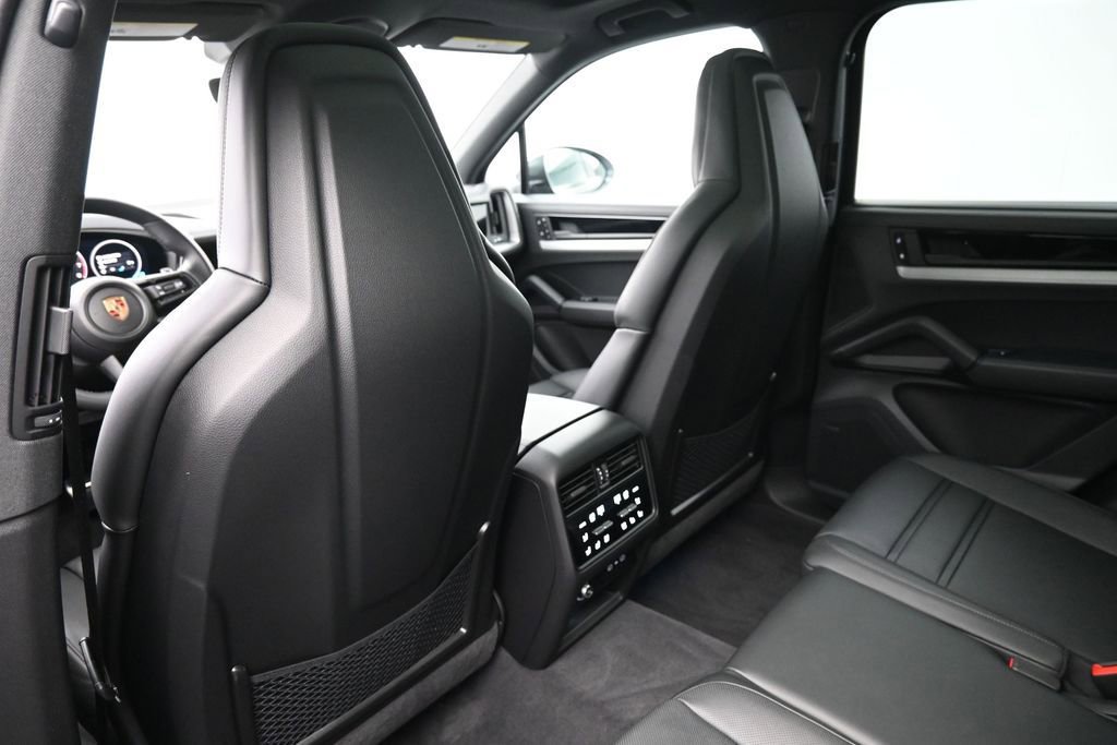 Certified 2026 Porsche Cayenne E-Hybrid AWD/4WD image 8