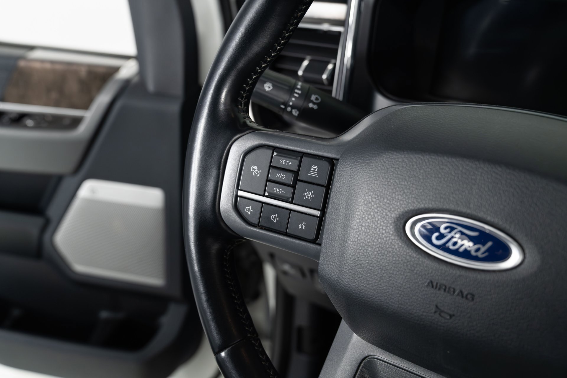 Used 2023 Ford F350 Lariat w/ Lariat Ultimate Package AWD/4WD image 24