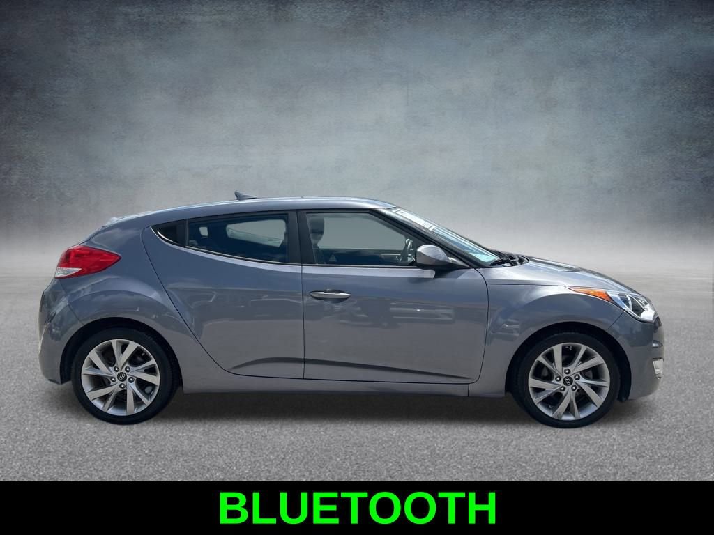 Used 2017 Hyundai Veloster image 4