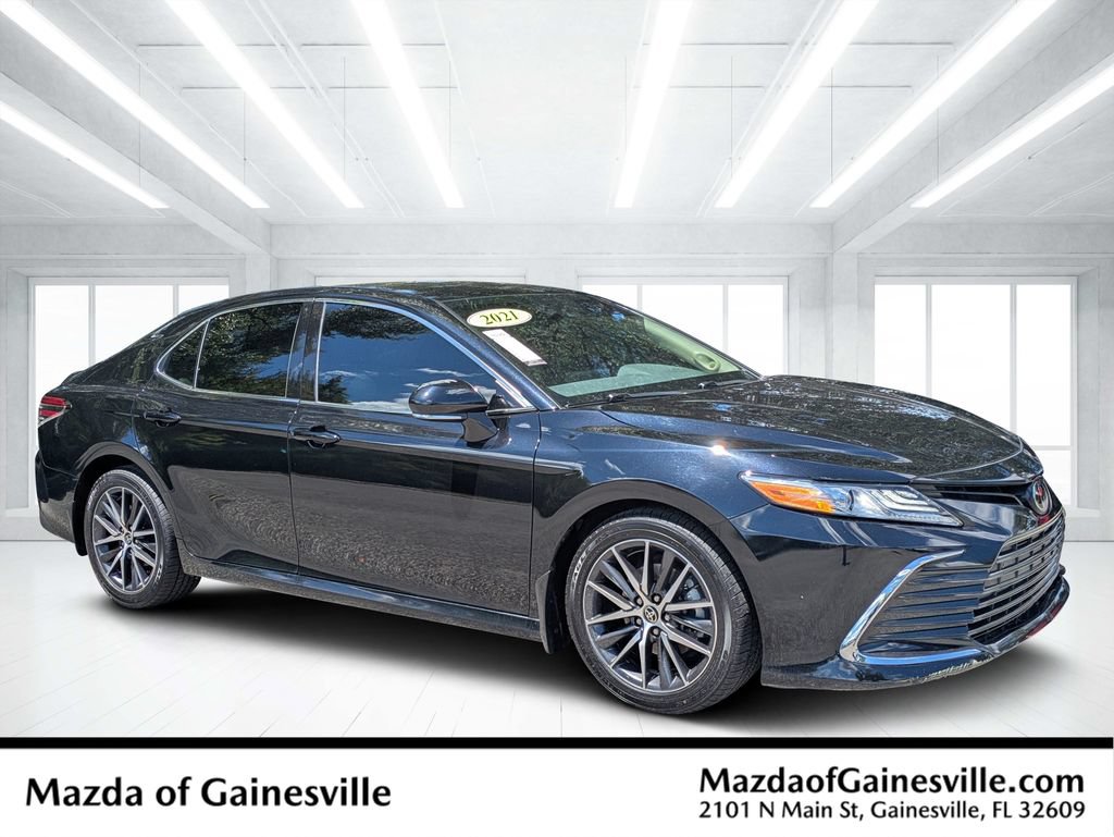 Used 2021 Toyota Camry XLE w/ Navigation Package FWD image 1