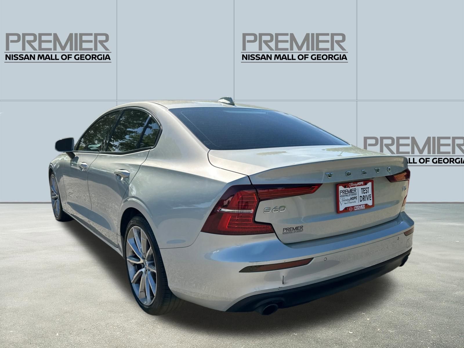 Used 2019 Volvo S60 T5 Momentum w/ Multimedia Package FWD image 7
