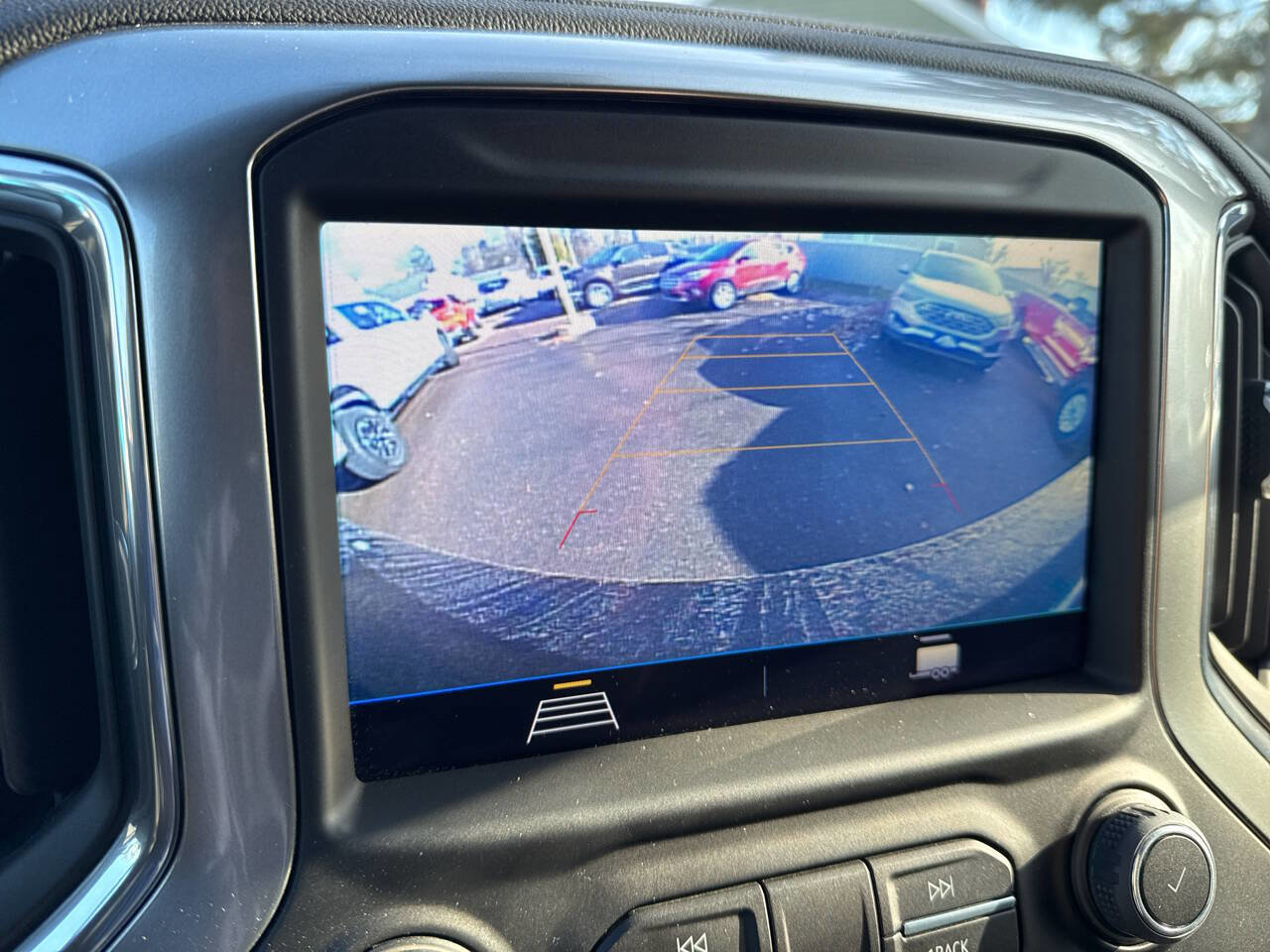 Used 2021 Chevrolet Silverado 1500 LT image 38