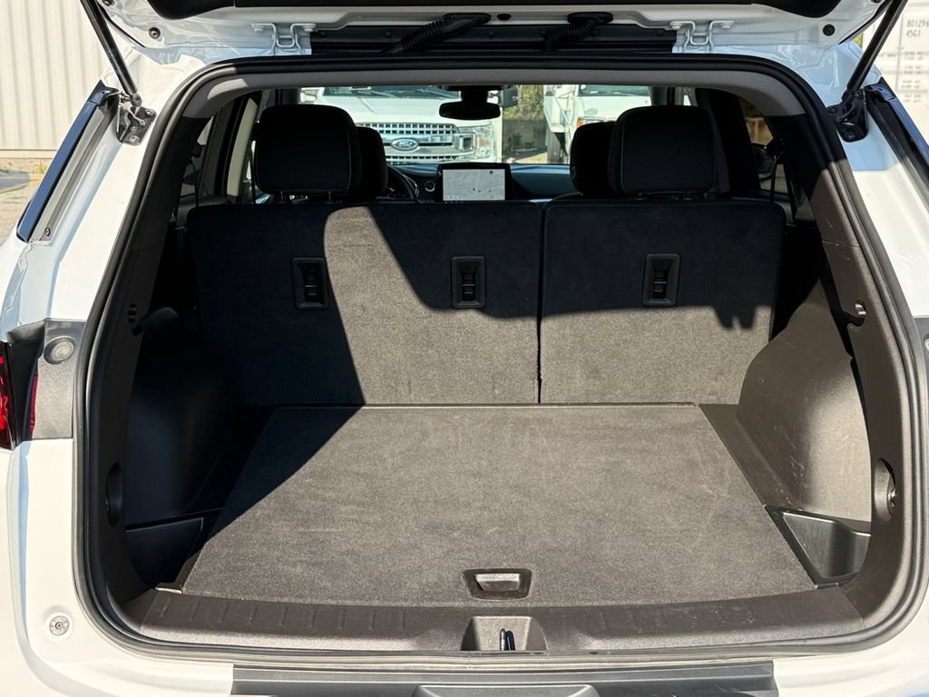 Used 2025 Chevrolet Blazer LT FWD image 27
