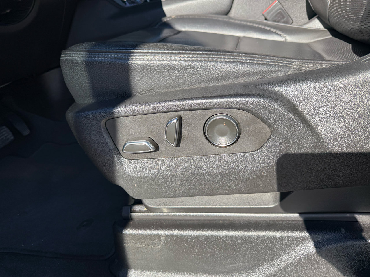 Used 2021 GMC Yukon XL Denali w/ Advanced Technology Package image 14