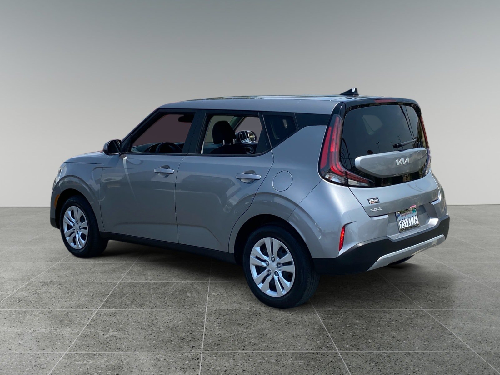 Used 2025 Kia Soul LX FWD image 3