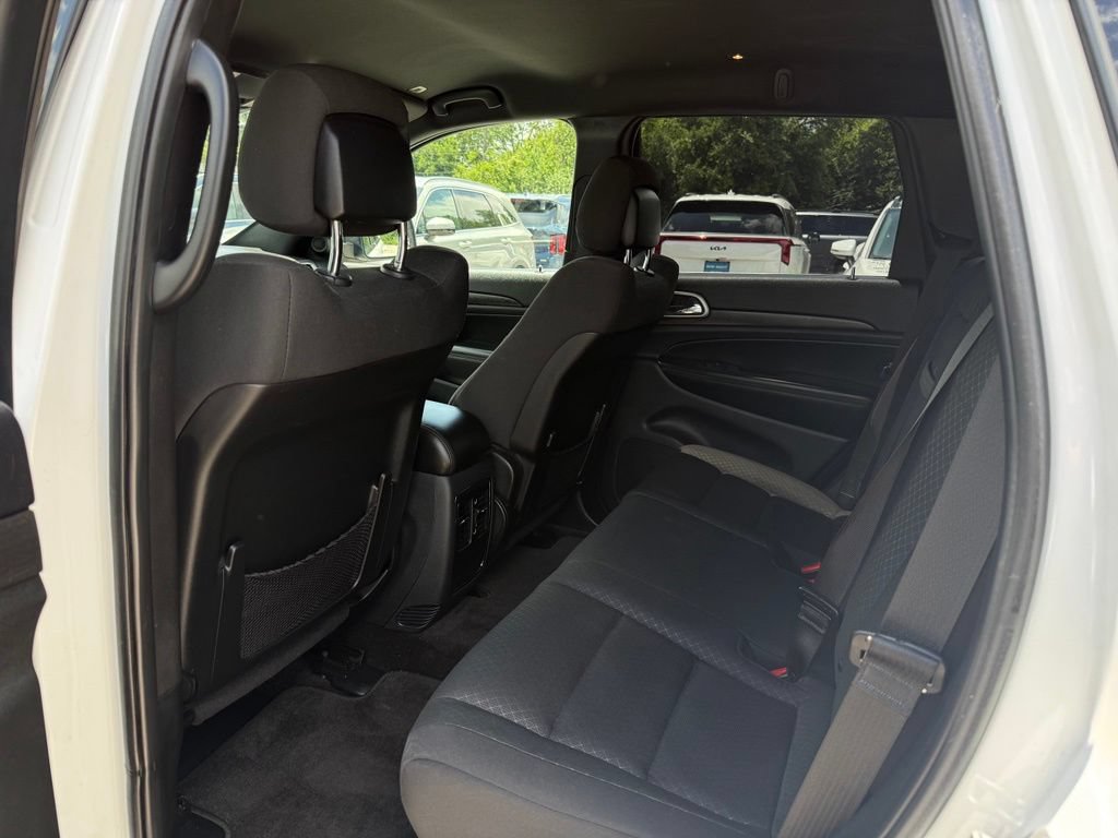 Used 2018 Jeep Grand Cherokee Laredo RWD image 11