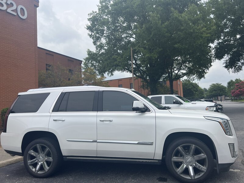 Used 2016 Cadillac Escalade Premium AWD/4WD image 8