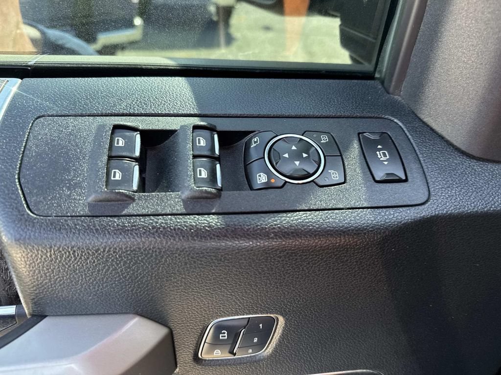 Used 2017 Ford F350 Lariat w/ Lariat Ultimate Package AWD/4WD image 21