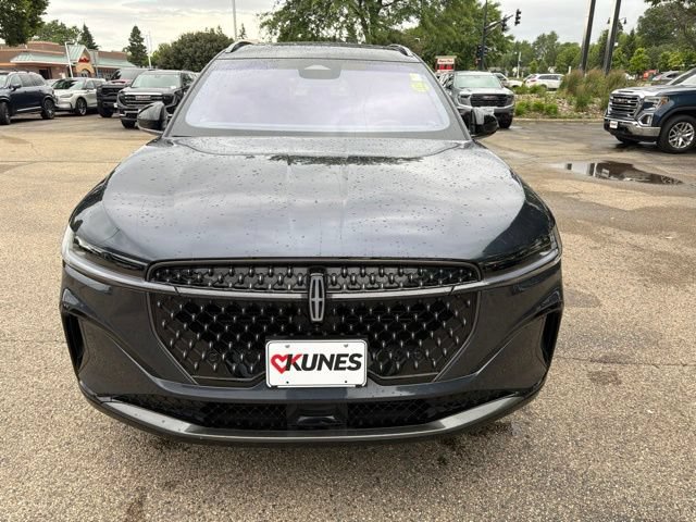 Used 2024 Lincoln Nautilus Reserve w/ Equipment Group 203A AWD/4WD image 8