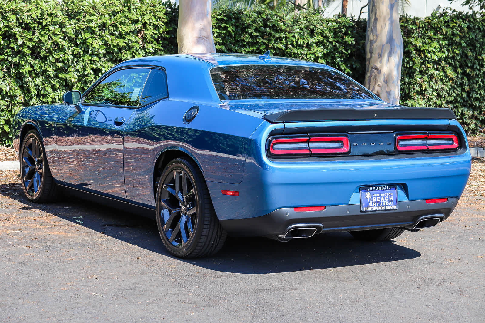 Used 2022 Dodge Challenger R/T w/ Blacktop Package RWD image 9