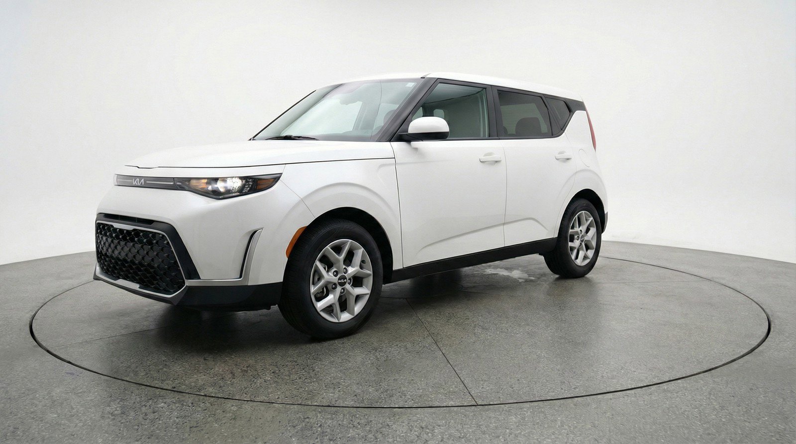 Used 2025 Kia Soul LX w/ LX Technology Package FWD image 3