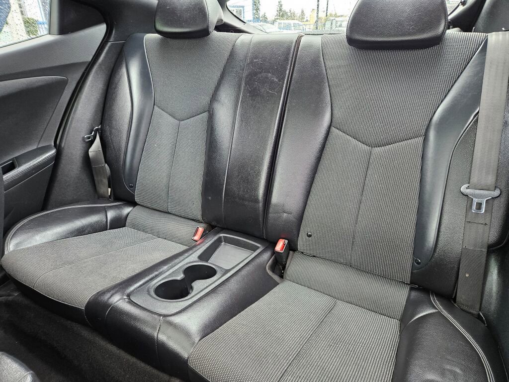 Used 2012 Hyundai Veloster w/ Style Pkg image 18