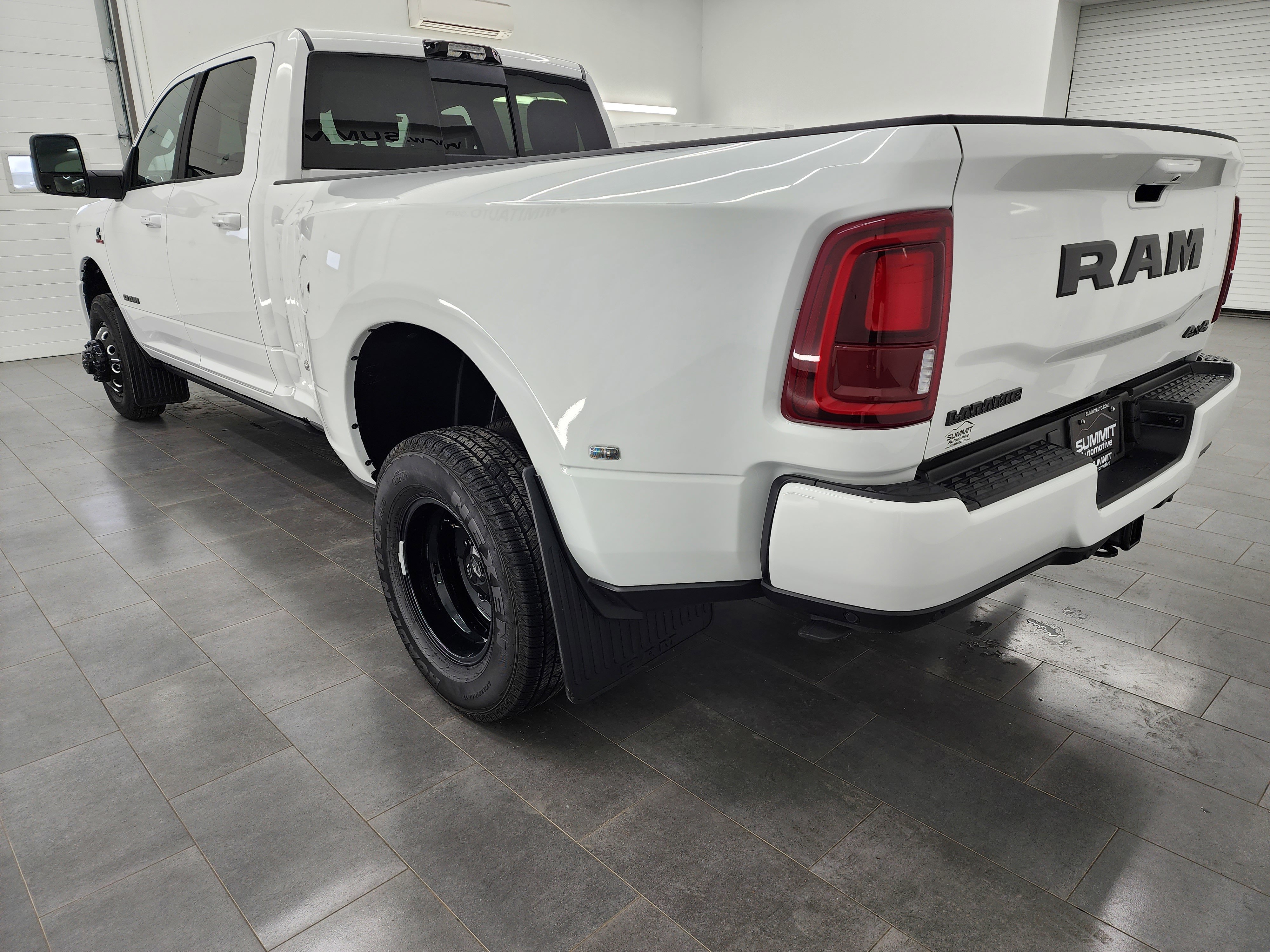 Used 2025 RAM 3500 Laramie image 6
