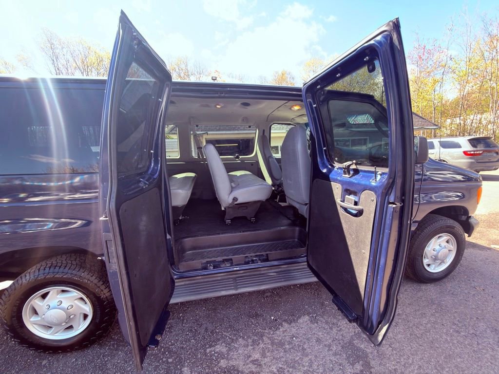 Used 2007 Ford E-350 and Econoline 350 Extended Wagon Super Duty RWD image 43