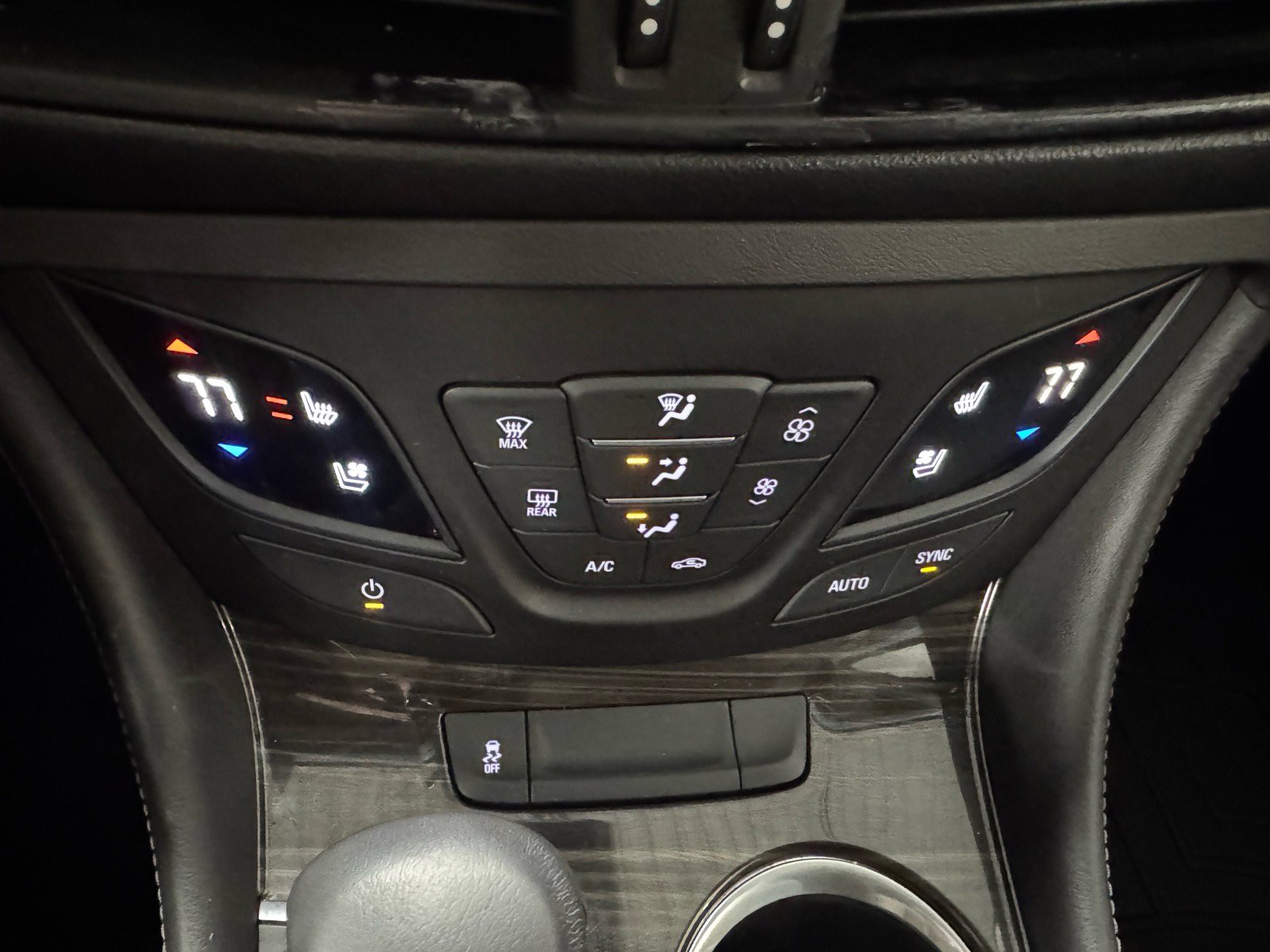 Used 2019 Buick Envision Premium w/ Driver Confidence Package image 21