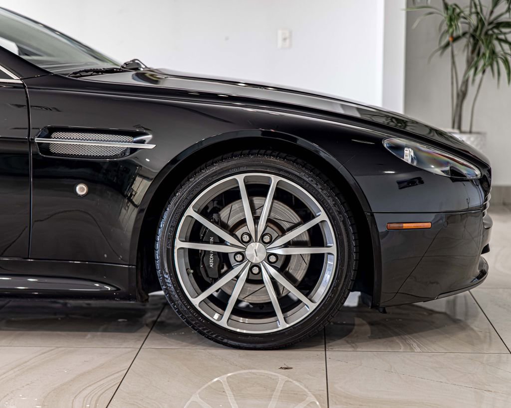 Used 2010 Aston Martin V8 Vantage Roadster RWD image 10