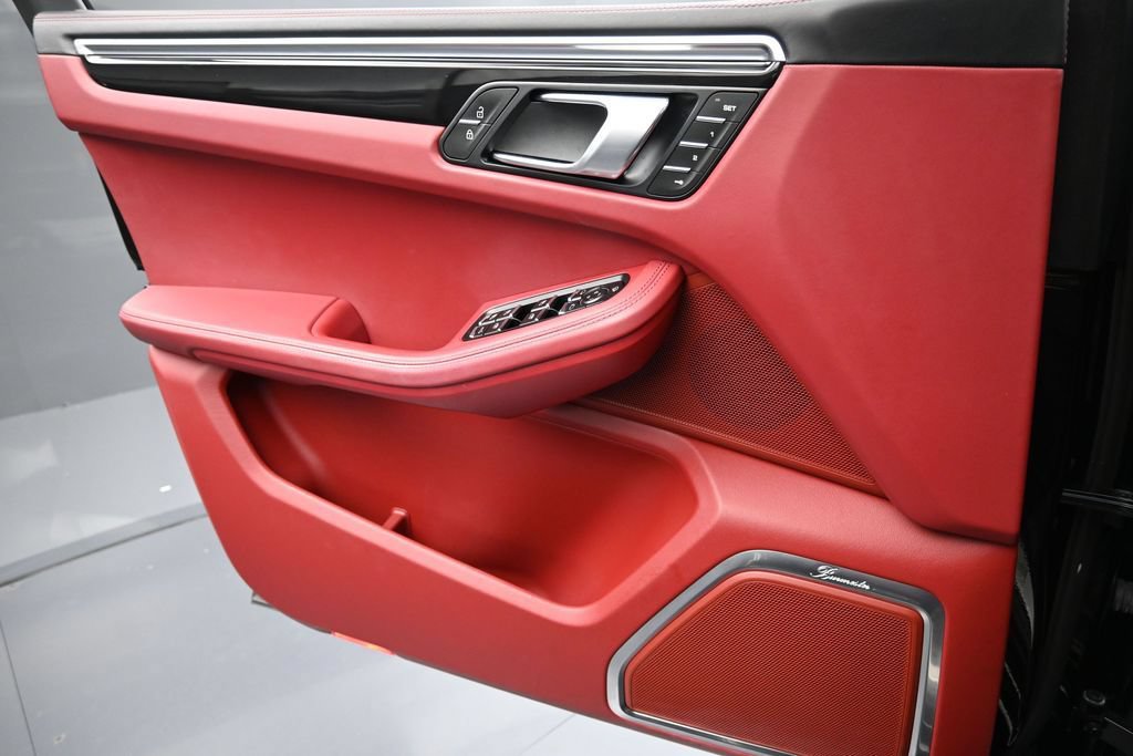 Certified 2023 Porsche Macan S AWD/4WD image 25