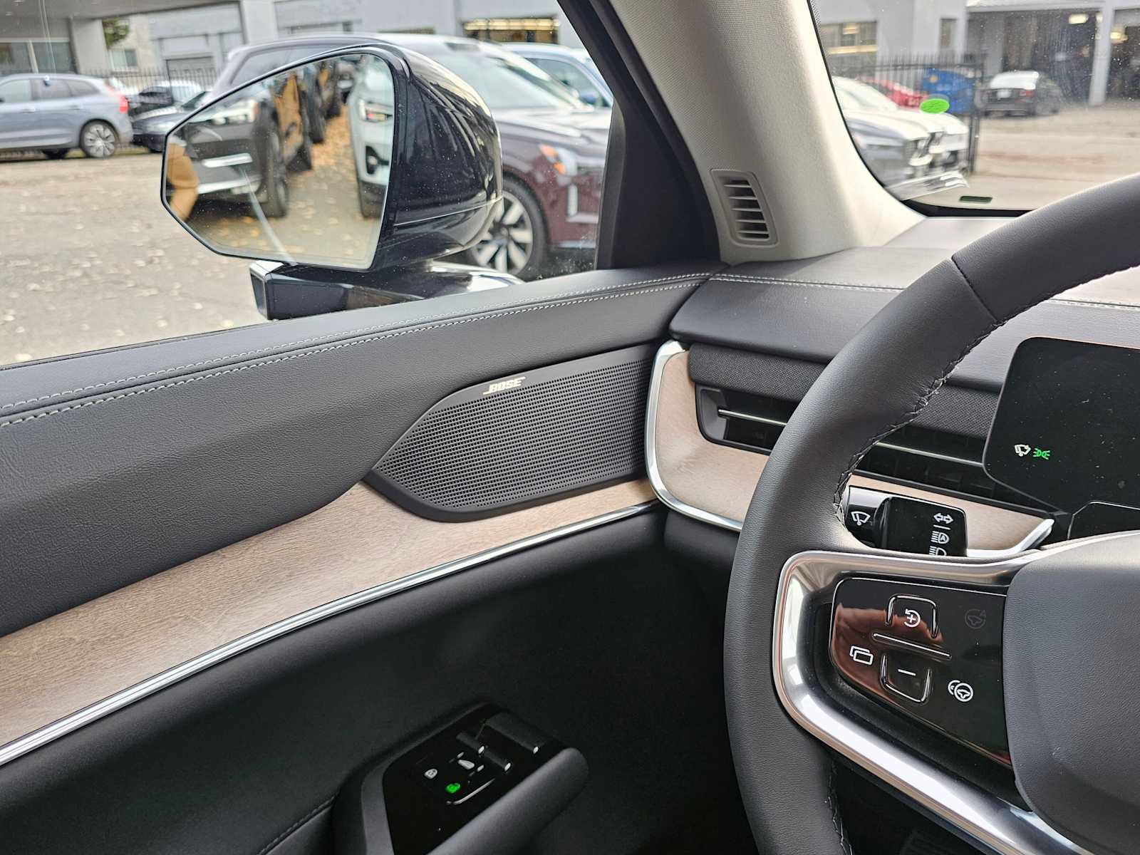 New 2025 Volvo EX90 Plus w/ Protection Package Premier AWD/4WD image 27