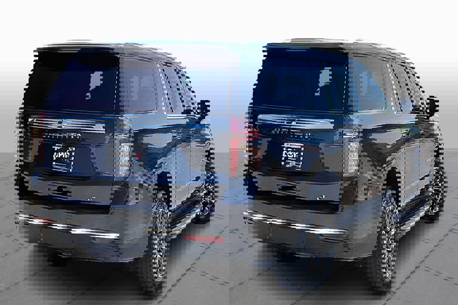 Used 2023 Chevrolet Suburban LT w/ Luxury Package image 13